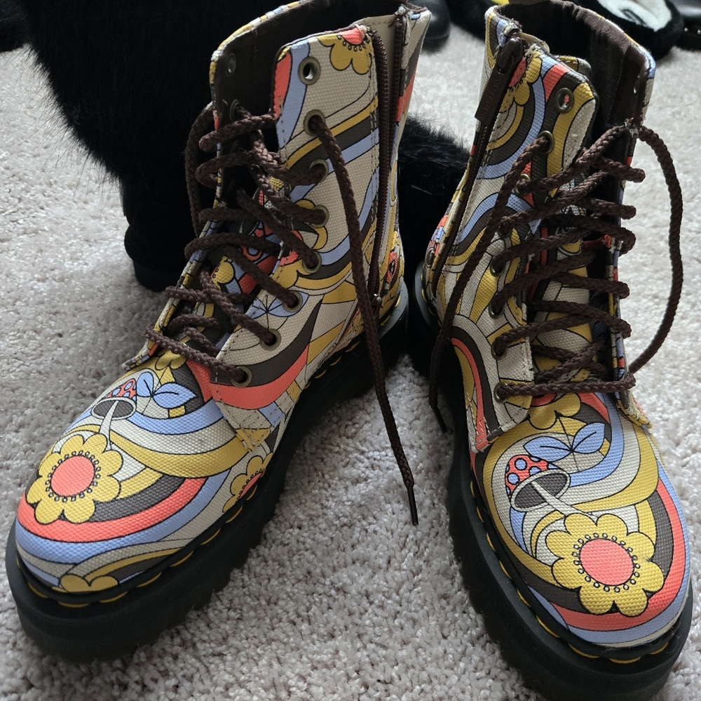 Dr Marten Platform Boots. Worn Once. Excellent Condition. Womens Size 8 - Picture 3 of 4